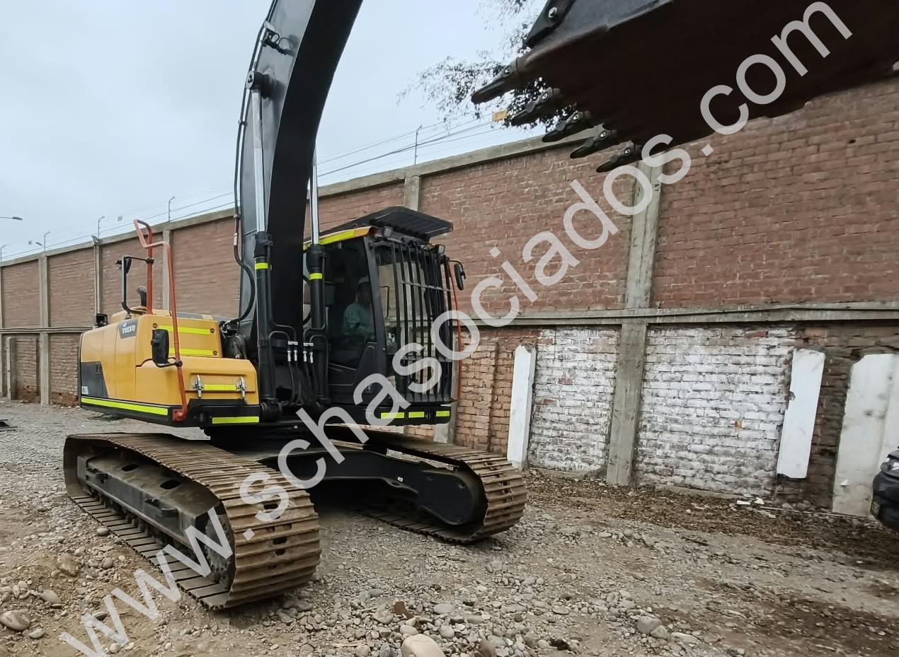 EXCAVADORA DE ORUGA VOLVO EC220DL 2022